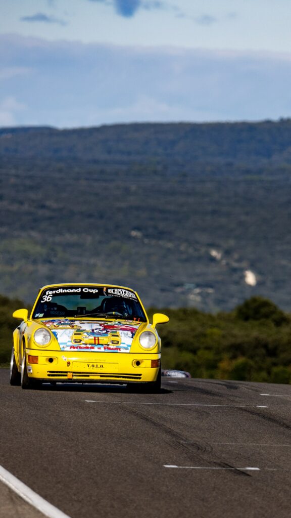 Porsche 964 RS sur le circuit de ledenon